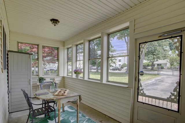 28 Saco Ave, Old Orchard Beach, ME 04064 - view of sunroom / solarium
