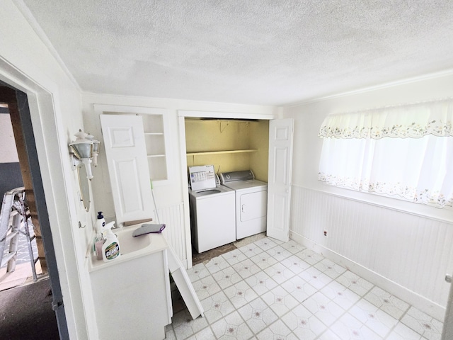 27 Cannard St, Gardiner, ME 04345 - washroom with independent washer and dryer, a textured ceiling, and wainscoting