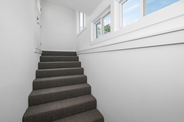 18 Trafton Ln, Kittery, ME 03904 - view of stairway
