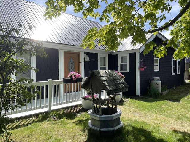 5 Johnson St, Eastport, ME 04631 - view of front facade featuring metal roof and a front yard