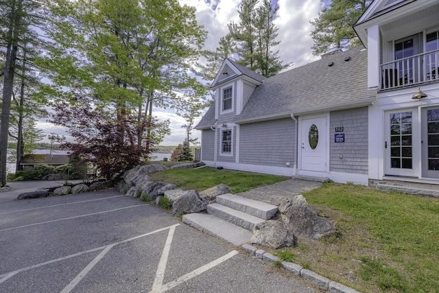 302 Eddy Rd Unit 302, Edgecomb, ME 04556 - view of front of property featuring a shingled roof, uncovered parking, and a front lawn