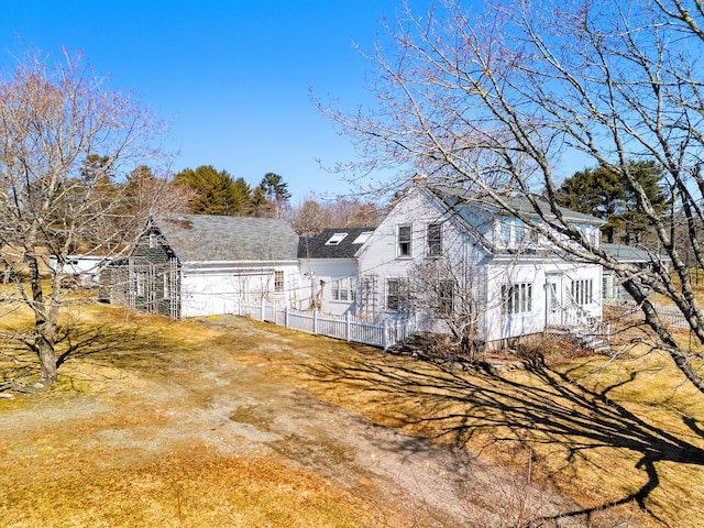 795 Bremen Rd, Waldoboro, ME 04572 - view of side of property with fence