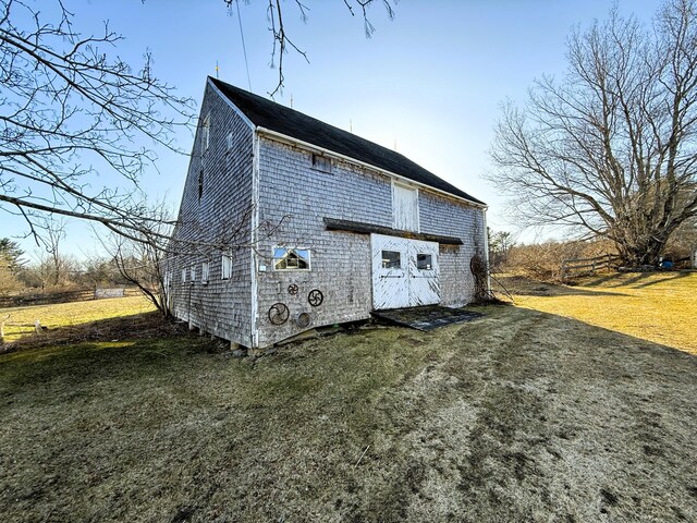 795 Bremen Rd, Waldoboro, ME 04572 - rear view of property featuring an outdoor structure, a barn, and a lawn