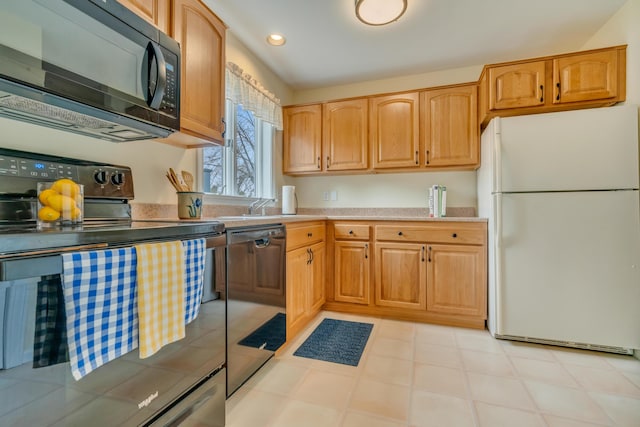 23 Winterberry Ct Unit 23, Cumberland, ME 04021 - kitchen featuring a sink, light countertops, black appliances, and recessed lighting