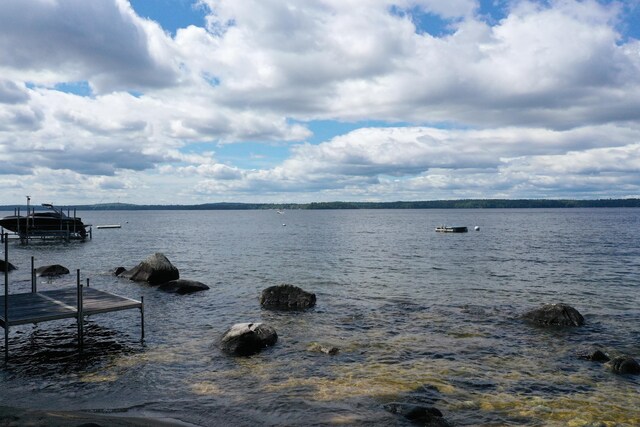 17 Emerald Point Dr, Frye Island, ME 04071