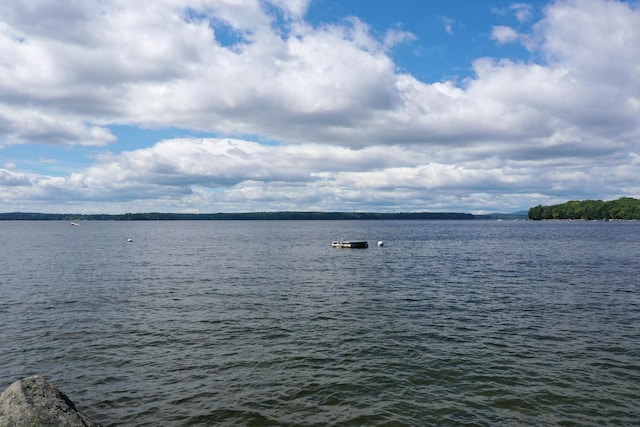 17 Emerald Point Dr, Frye Island, ME 04071