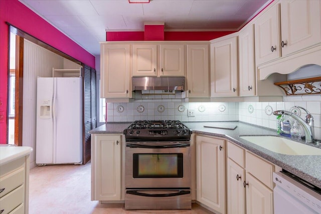 kitchen with a sink, backsplash, white appliances, and under cabinet range hood