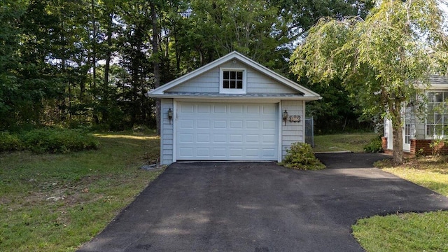 detached garage featuring aphalt driveway