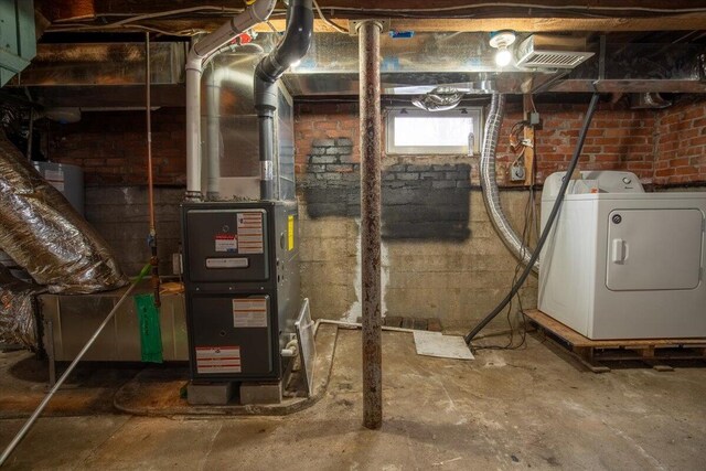 utilities featuring washer / dryer
