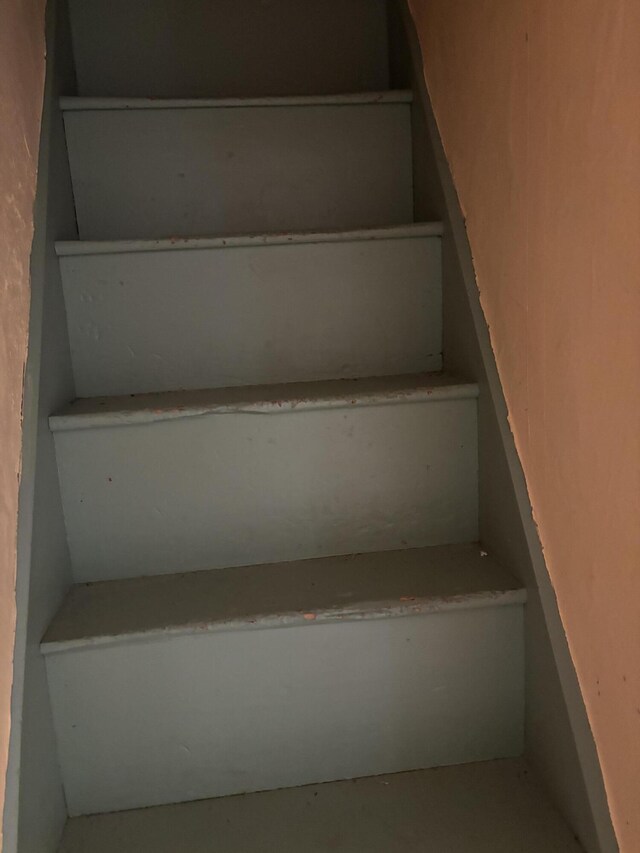 20 Westbrook St, South Thomaston, ME 04858 - view of staircase
