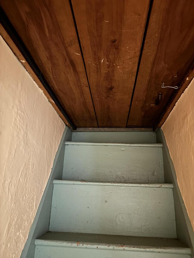 20 Westbrook St, South Thomaston, ME 04858 - view of stairs