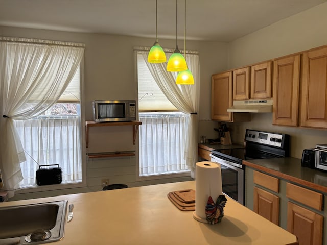 20 Westbrook St, South Thomaston, ME 04858 - kitchen featuring appliances with stainless steel finishes, under cabinet range hood, and decorative light fixtures
