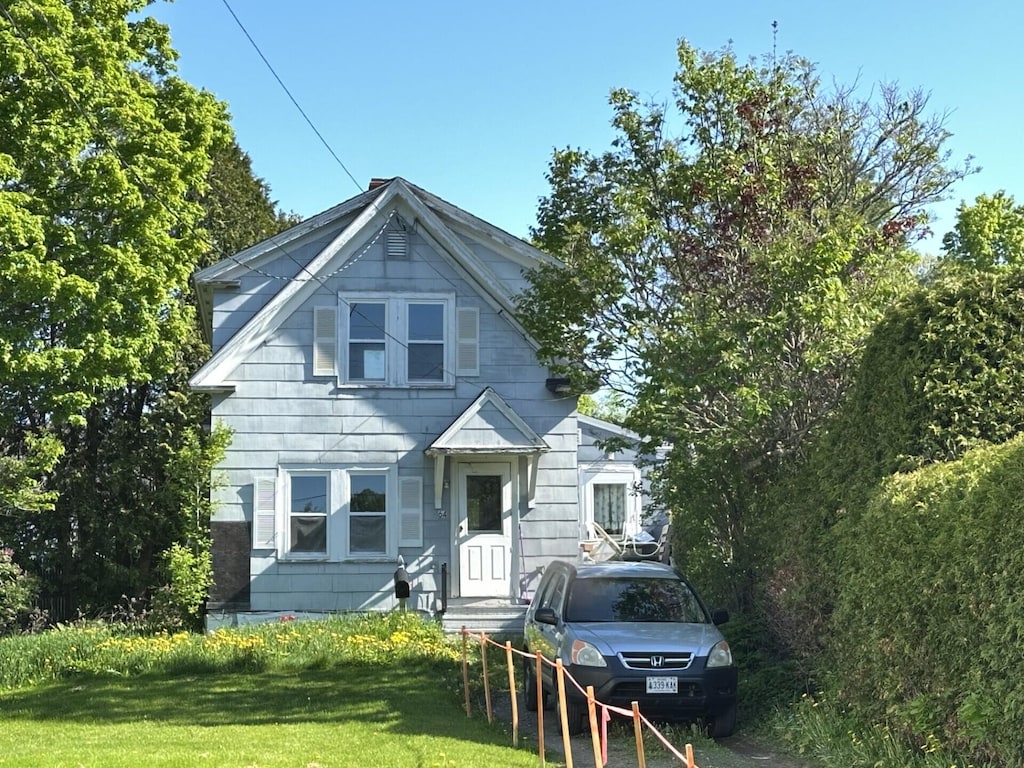 64 Pearce Ave, Houlton, ME 04730 - view of front of property with a front lawn