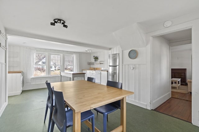 9 School St, Boothbay Harbor, ME 04538 - view of dining space