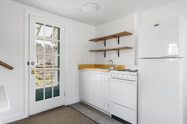 9 School St, Boothbay Harbor, ME 04538 - bar featuring a wealth of natural light, white appliances, baseboards, and a sink