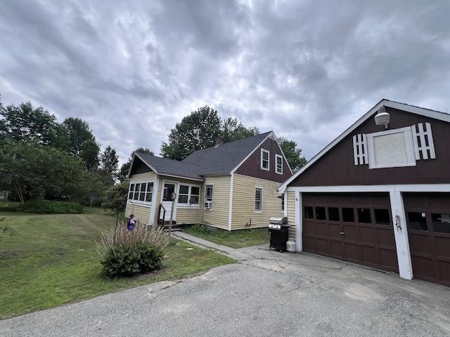 113 River Rd, Dresden, ME 04342 - view of front of property featuring a front yard and roof with shingles