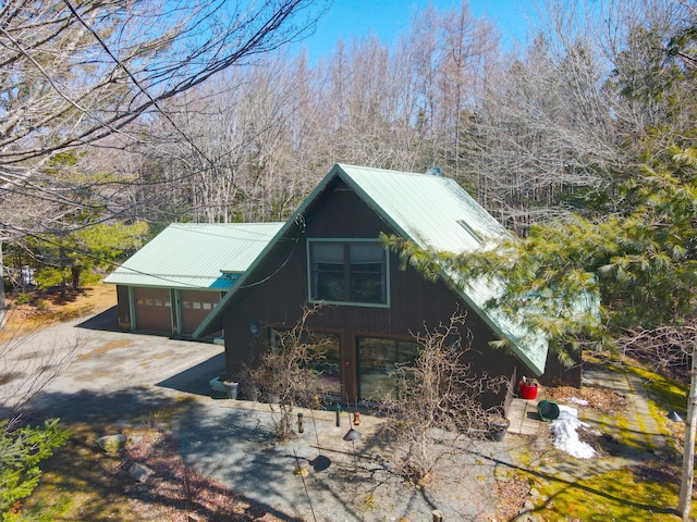 view of outdoor structure featuring a garage and driveway