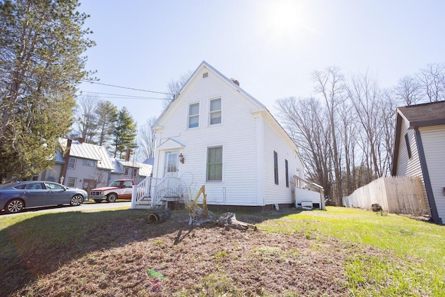 view of front of property with a front yard