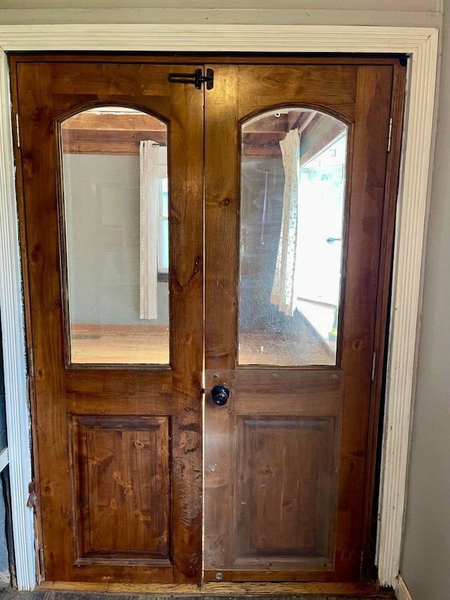642 Main St, Old Town, ME 04468 - doorway featuring arched walkways