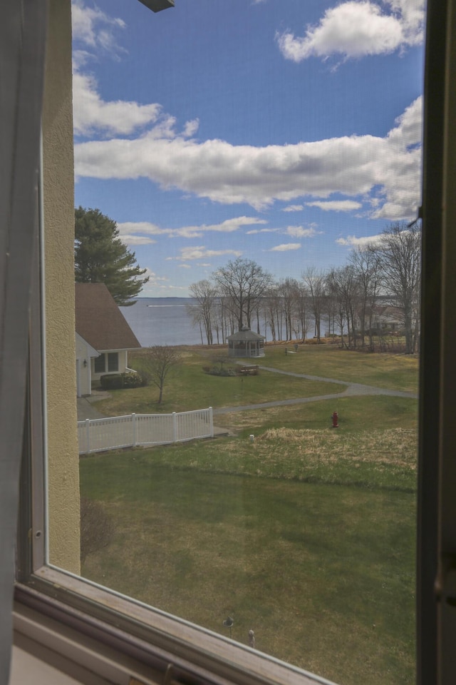 view of yard featuring a water view