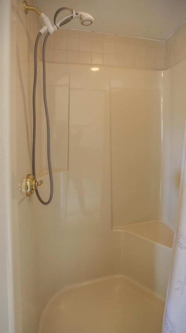 full bath featuring a shower with curtain