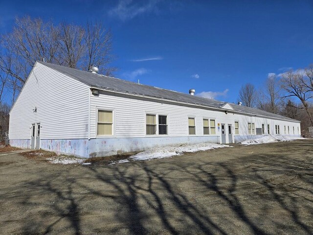 15 Russell St, Phillips, ME 04966 - view of side of home