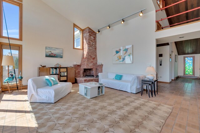 683 Kings Hwy, Kennebunkport, ME 04046 - living room featuring track lighting, baseboards, and high vaulted ceiling