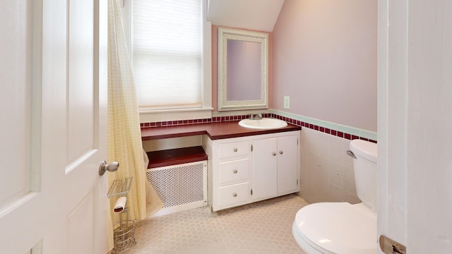 19 Spruce Head Rd, South Thomaston, ME 04858 - bathroom featuring tile walls, toilet, vanity, and a wainscoted wall