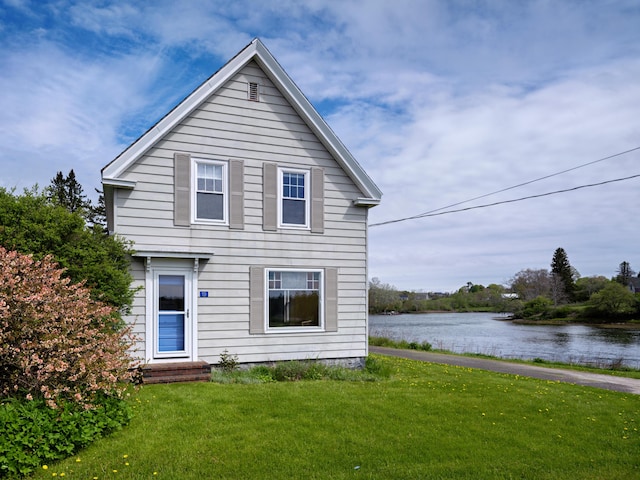 19 Spruce Head Rd, South Thomaston, ME 04858 - traditional-style home featuring a water view and a front yard