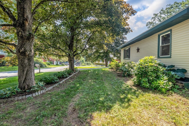 8 Sylvan Rd, Orono, ME 04473 - view of grassy yard