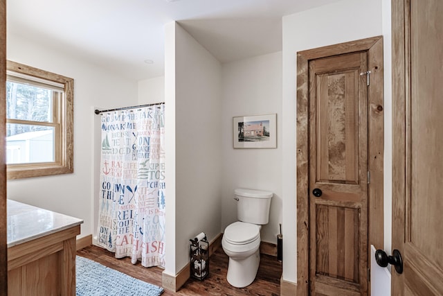 full bath featuring wood finished floors, toilet, baseboards, and a shower with curtain