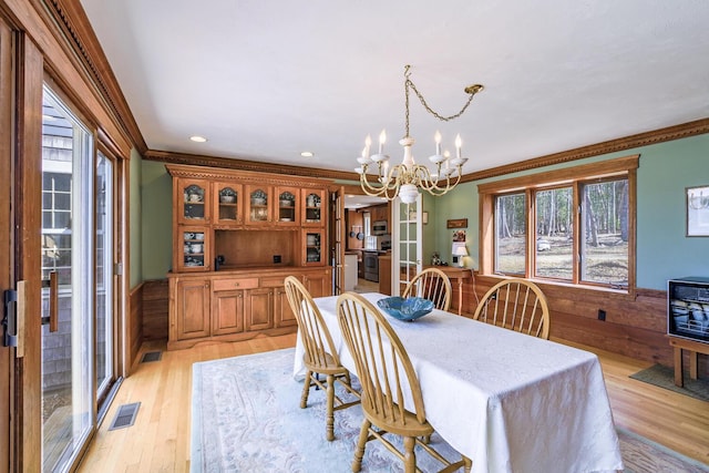 dining area featuring light wood-style flooring, visible vents, an inviting chandelier, recessed lighting, and ornamental molding