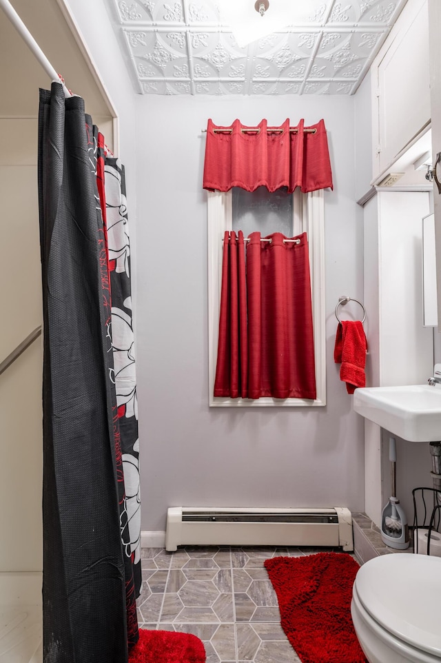 full bathroom with a shower with shower curtain, baseboard heating, baseboards, toilet, and an ornate ceiling