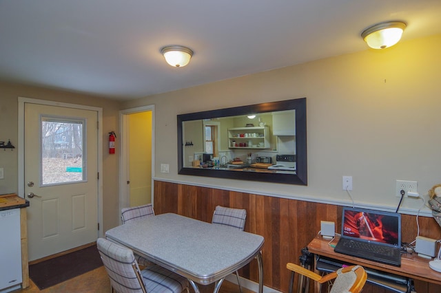 6A Park St, Guilford, ME 04443 - view of dining area
