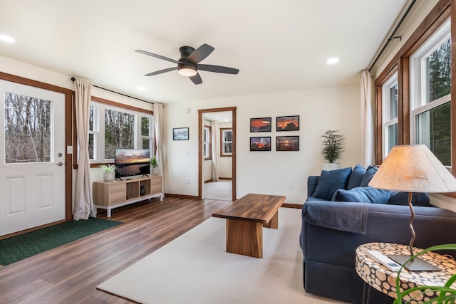 living area with baseboards, a ceiling fan, wood finished floors, and recessed lighting