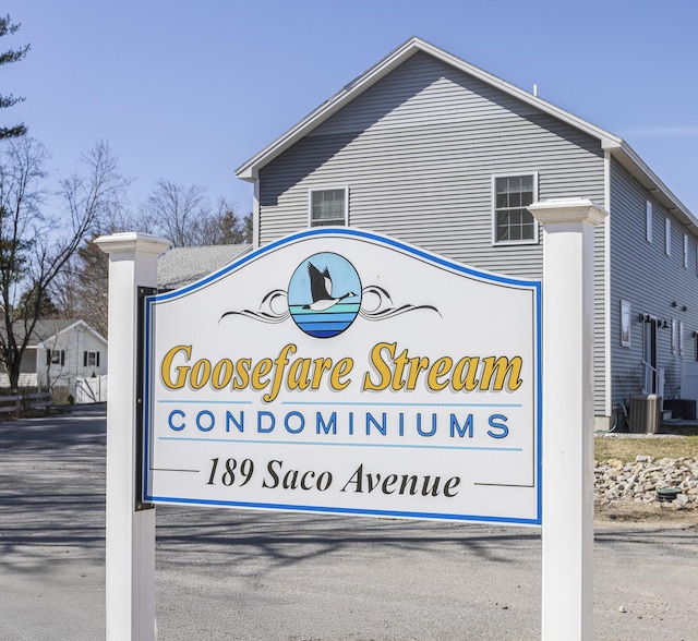view of community / neighborhood sign