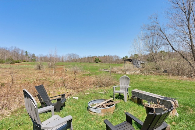 view of yard featuring an outdoor fire pit