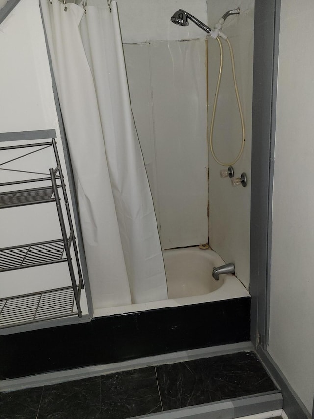 bathroom featuring shower / bath combo with shower curtain