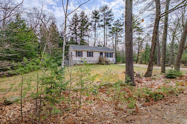 view of front of property featuring crawl space