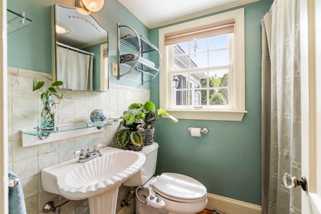 9 Phillips Rd, Falmouth, ME 04105 - bathroom featuring crown molding, a sink, toilet, decorative backsplash, and baseboards