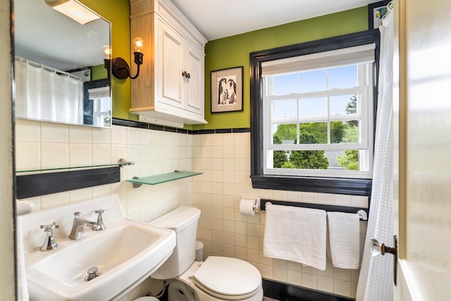 9 Phillips Rd, Falmouth, ME 04105 - full bath featuring a sink, tile walls, and toilet