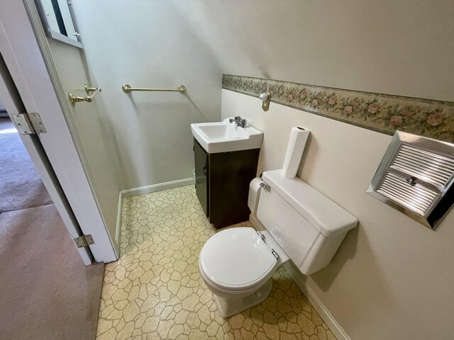17 Greenfield Ln, Biddeford, ME 04005 - half bathroom featuring baseboards, toilet, and vanity