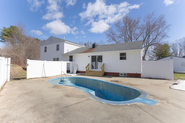 view of swimming pool featuring fence, an empty pool, and a patio
