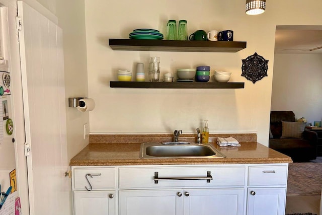 6 Naskeag Rd, Brooklin, ME 04616 - bar with a sink
