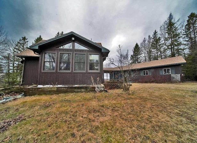 back of house featuring a yard