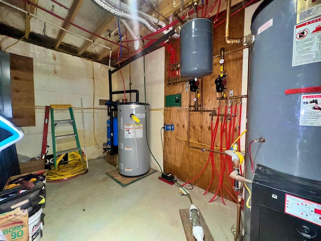 476 N Rd, Medford, ME 04463 - utilities featuring heating unit and electric water heater