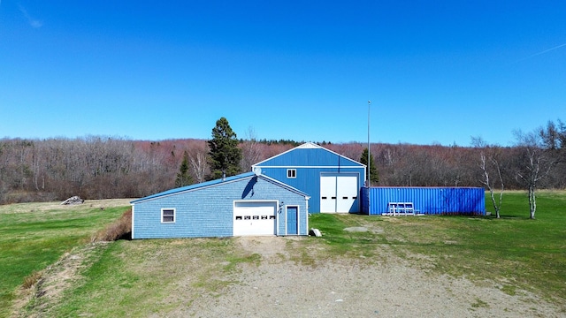 view of outdoor structure with an outbuilding