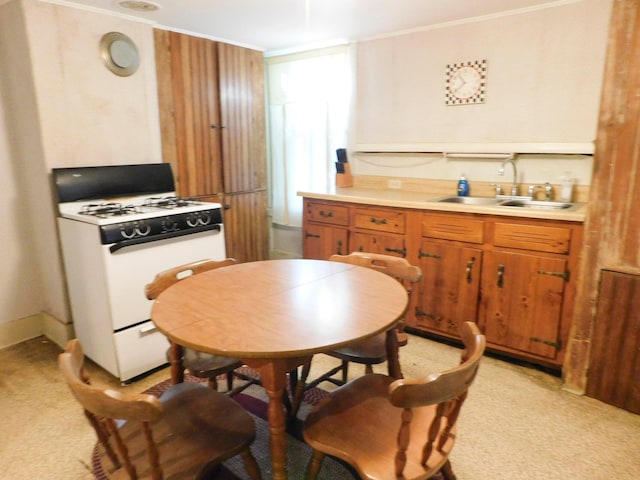 73 Spring St, Dexter, ME 04930