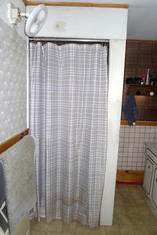full bathroom with wallpapered walls, vanity, and a shower with shower curtain