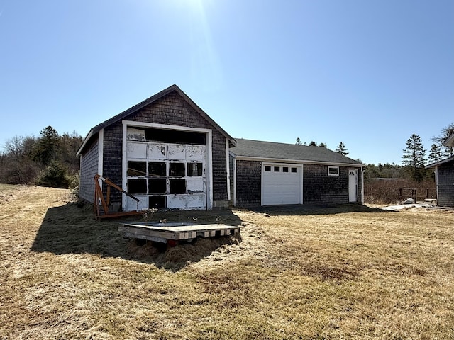 exterior space featuring a front yard
